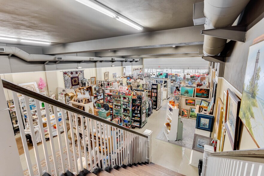 More Photos Of 114 S Woodland Blvd, Deland Storefront For Sale
