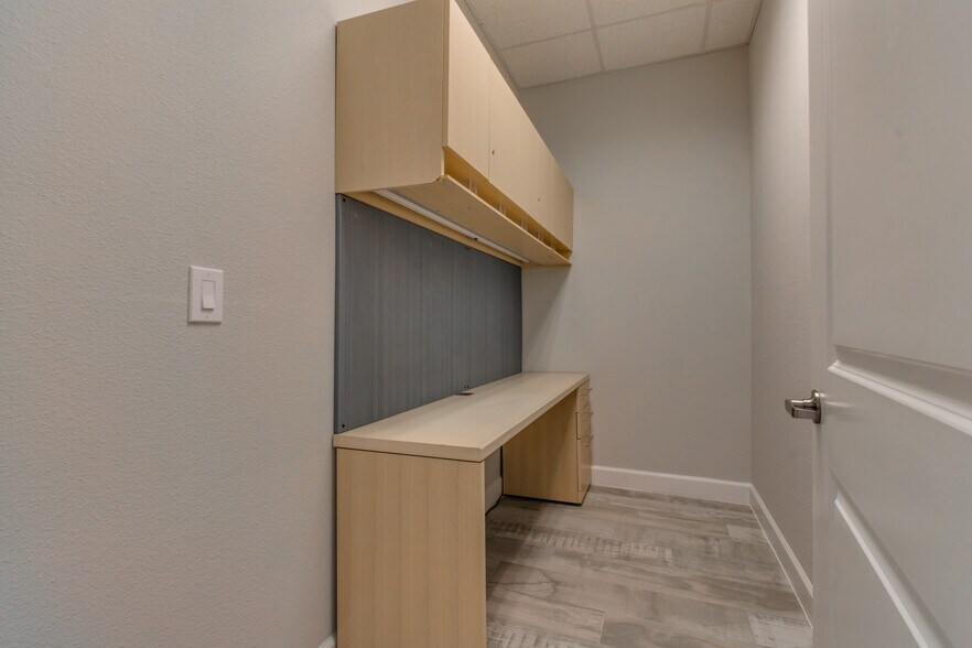 More Photos Of 830 Julie Rivers Dr, Sugar Land Medical For Sale