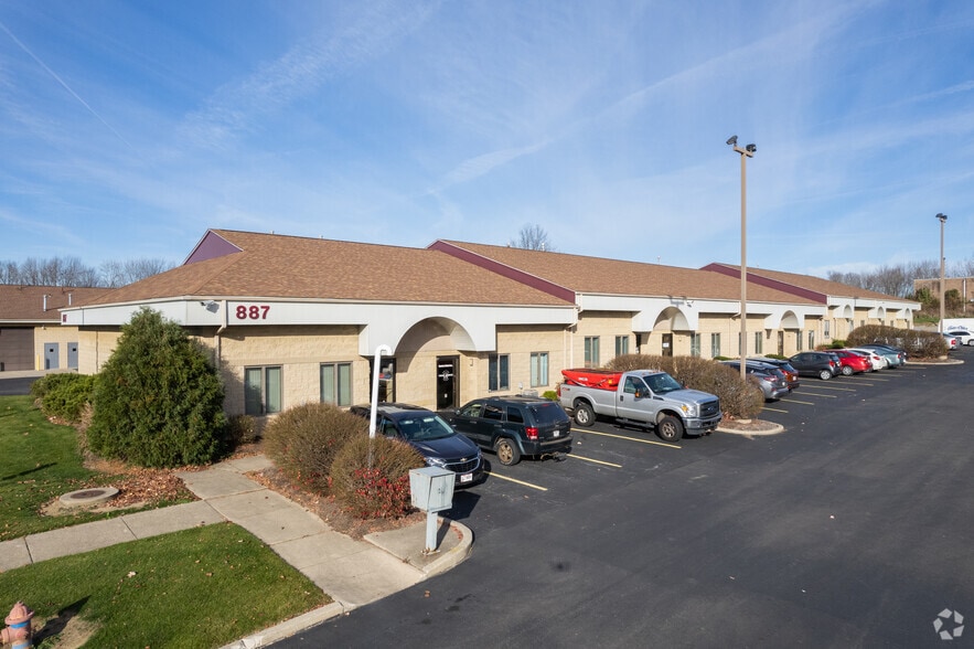 More Photos Of 887 Hampshire Rd, Stow Light Manufacturing For Lease