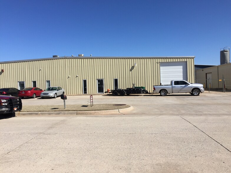 Primary Photo Of 416-420 Glade Ave, Oklahoma City Manufacturing For Lease