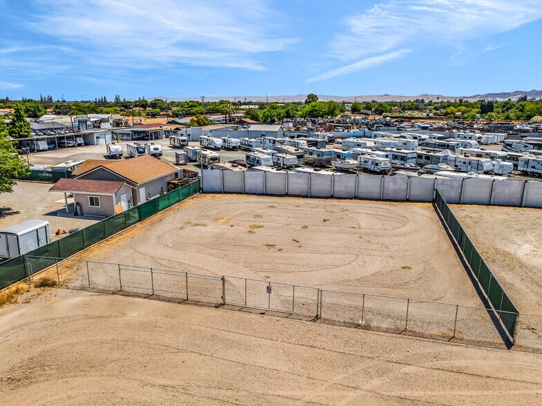 More Photos Of 6181 Brentwood Blvd, Brentwood Land For Lease