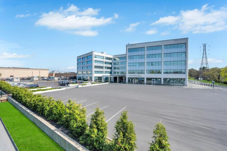 More Photos Of 1 Old Country Rd, Carle Place Office For Lease