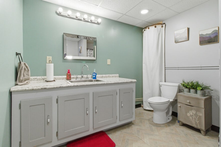 More Photos Of 1081 & 1083 Front St, Philipsburg Flex For Sale