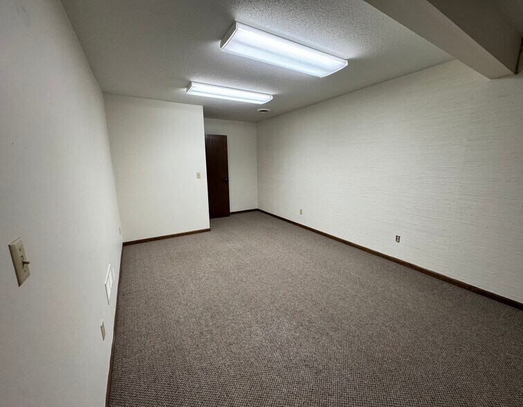 More Photos Of 3110 Mallard Cove Ln, Fort Wayne Office Residential For Lease