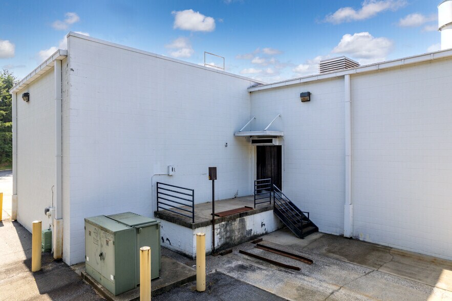 More Photos Of 3027-3035 Centennial Blvd, Claremont Storefront For Lease