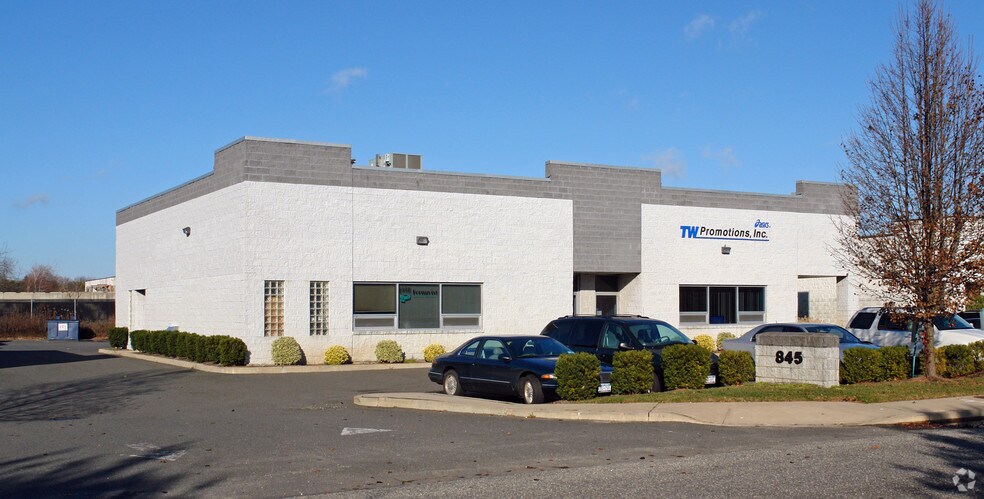 Primary Photo Of 845 Marconi Ave, Ronkonkoma Industrial For Sale