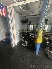 More Photos Of 454-456 Park St, Hartford Showroom For Lease