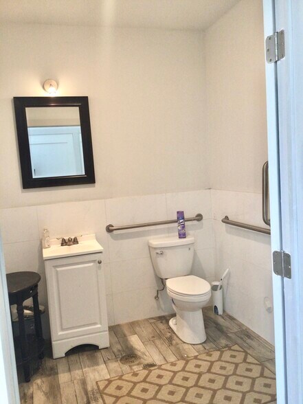 More Photos Of 912 Bergenline Ave, Union City Storefront Retail Residential For Lease