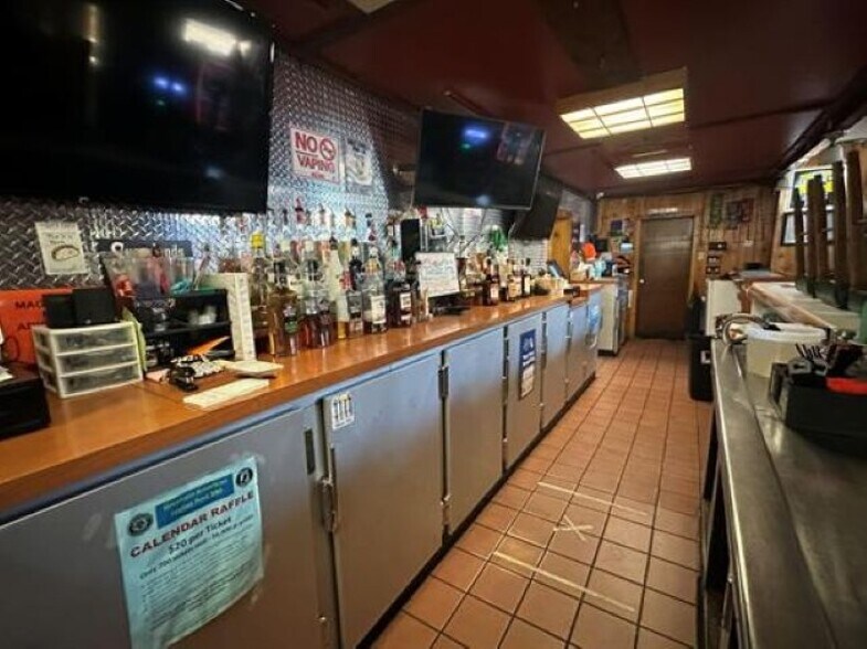 More Photos Of 1219 Main St, Gresham Bar For Sale