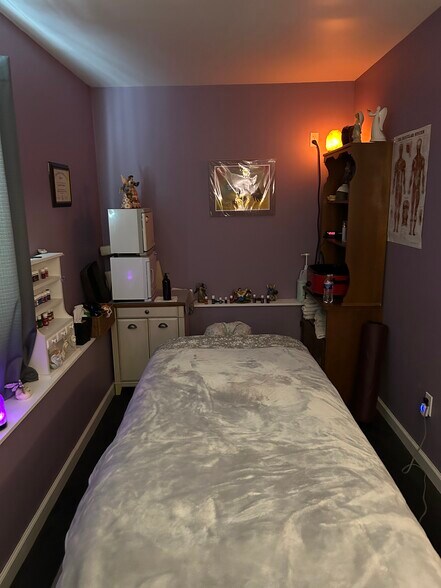 More Photos Of 1011 Market St, Hermann General Retail For Sale