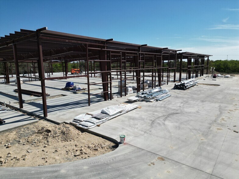 More Photos Of 7000 Airport Rd, Georgetown Flex For Lease