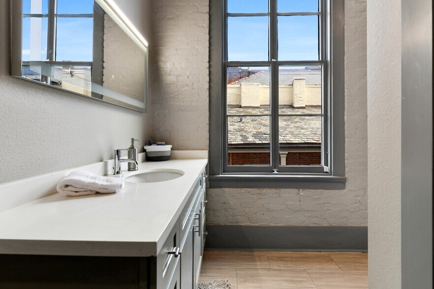 More Photos Of 309 Chartres St, New Orleans General Retail For Sale