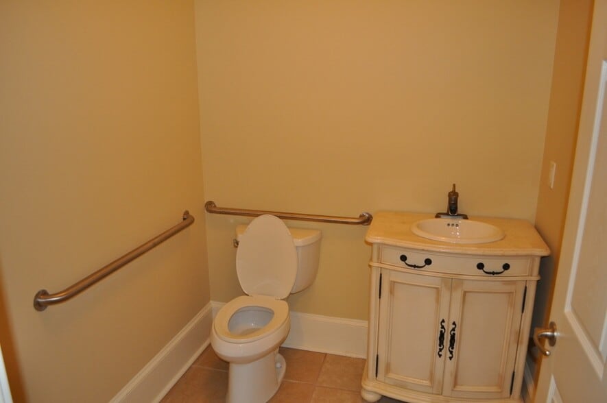 More Photos Of 4330 S Lee St, Buford Medical For Lease