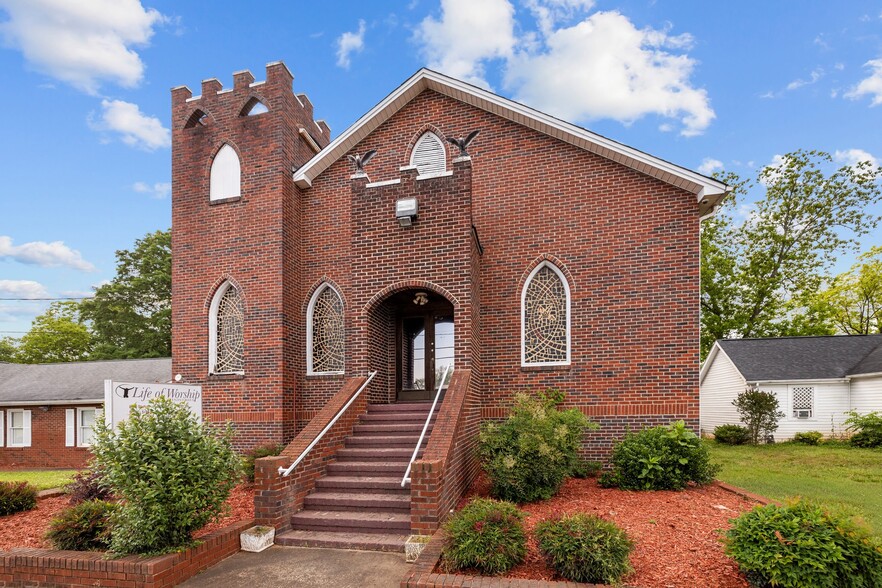 Primary Photo Of 405 Cherokee St, Kings Mountain Religious Facility For Sale