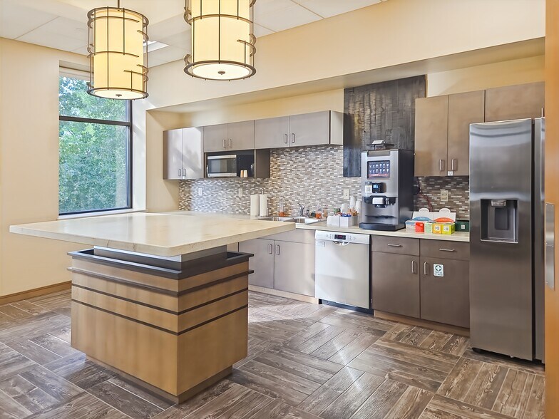 More Photos Of 3402 Oakwood Mall Dr, Eau Claire Coworking Space