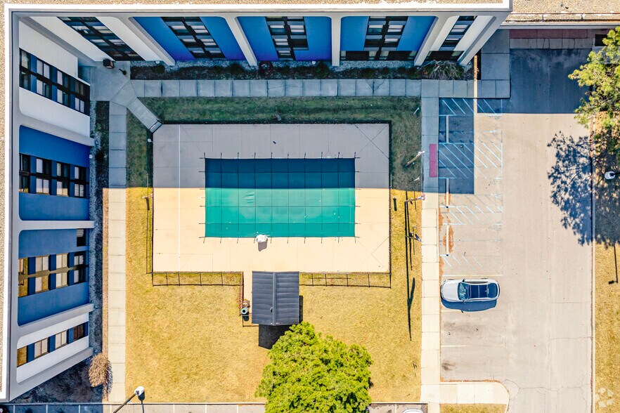 More Photos Of 32420 Stephenson Hwy, Madison Heights Hotel For Sale