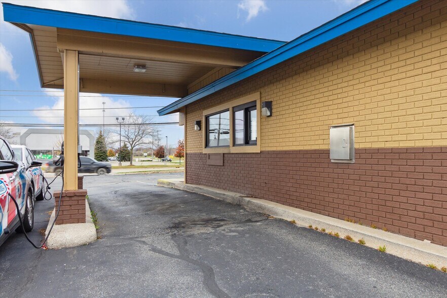 More Photos Of 1380 Wright Ave, Alma Freestanding For Sale