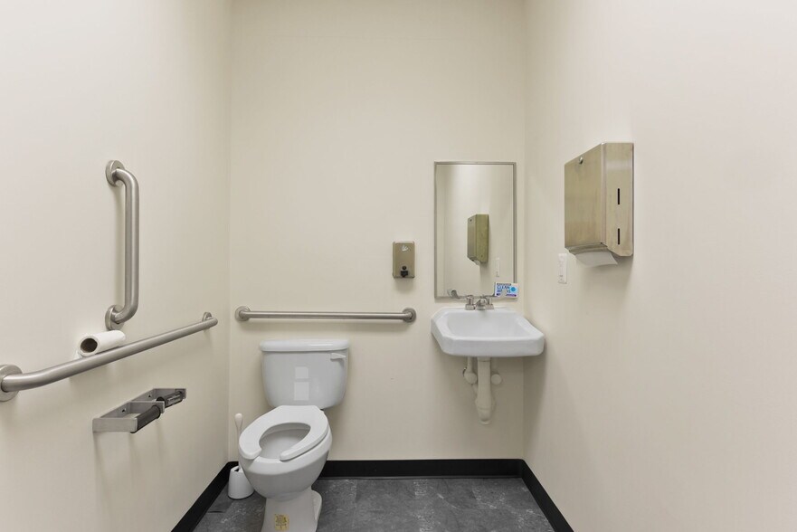 More Photos Of 3619 Richmond Hwy, Stafford Light Distribution For Lease