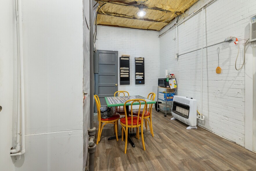 More Photos Of 418 S Commerce St, Bremond Auto Repair For Sale