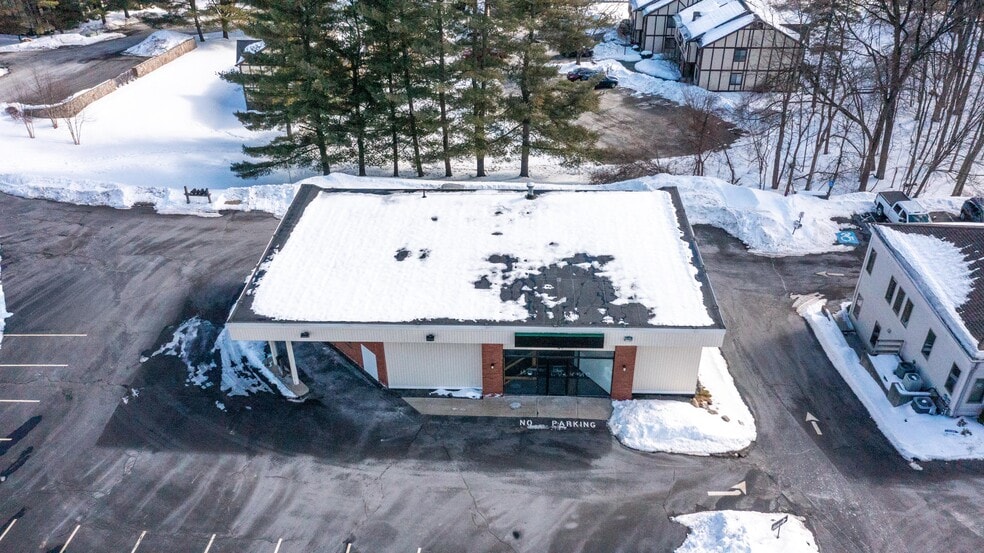 More Photos Of 243-247 Federal Rd, Brookfield Office For Lease
