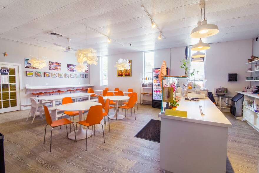 More Photos Of 43 Grove St, Peterborough Freestanding For Sale