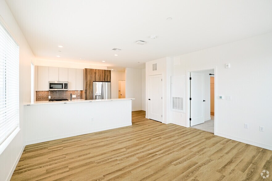 More Photos Of 484 2nd St, Everett Apartments For Lease