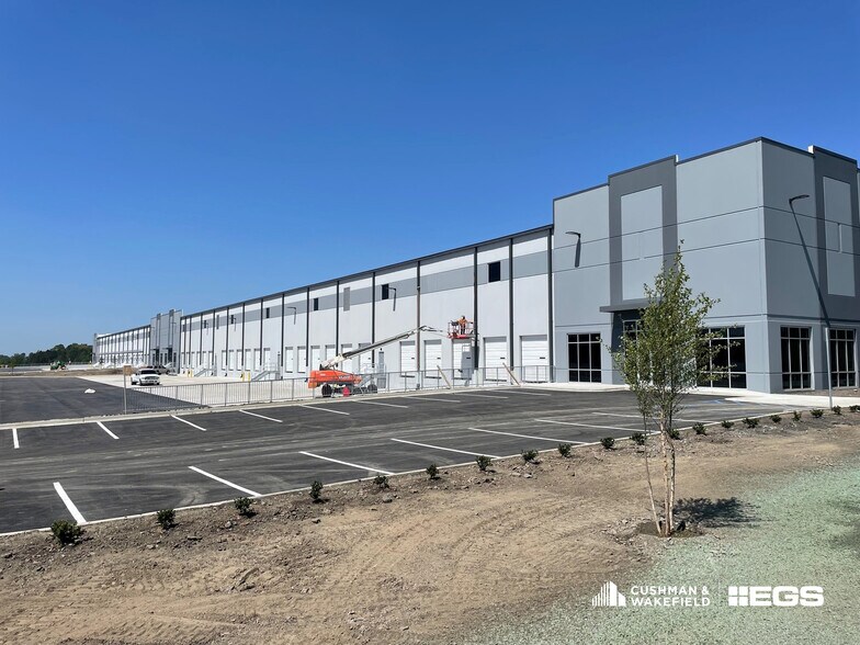 More Photos Of 225 Daniel Payne Dr, Birmingham Unknown For Lease