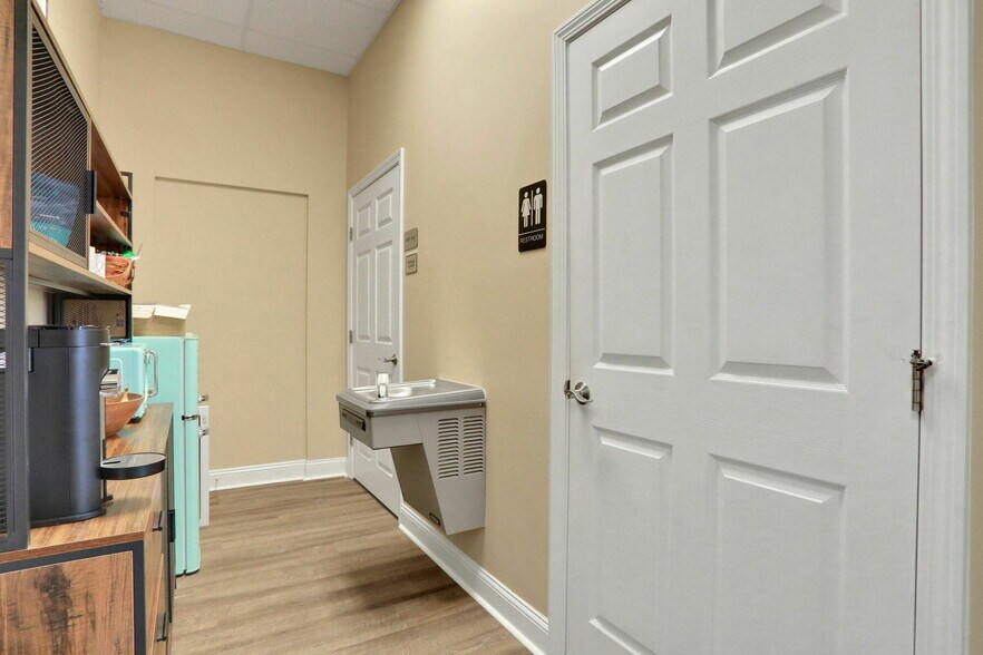 More Photos Of 12428 San Jose Blvd, Jacksonville Office For Sale