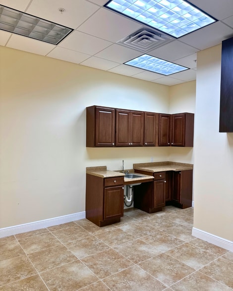 More Photos Of 2100 SE Hillmoor Dr, Port Saint Lucie Medical For Lease