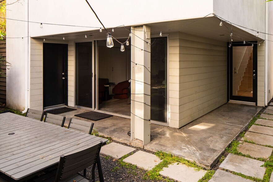 More Photos Of 608 Westminster Ave, Venice Apartments For Sale