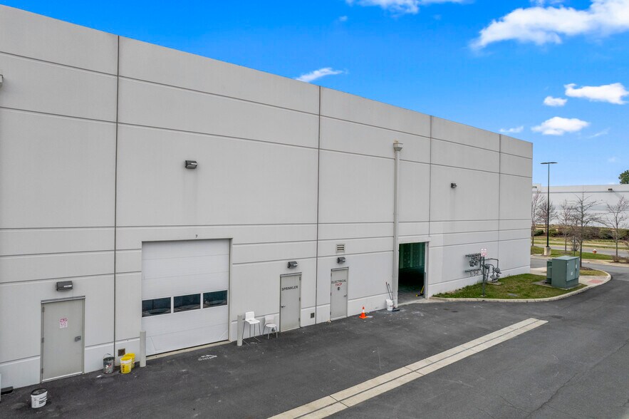 More Photos Of 44810 Old Ox Rd, Sterling Flex For Lease