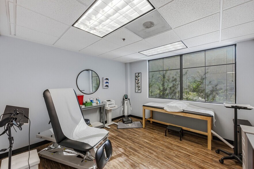 More Photos Of 7000 Bee Caves Rd, Austin Medical For Sale
