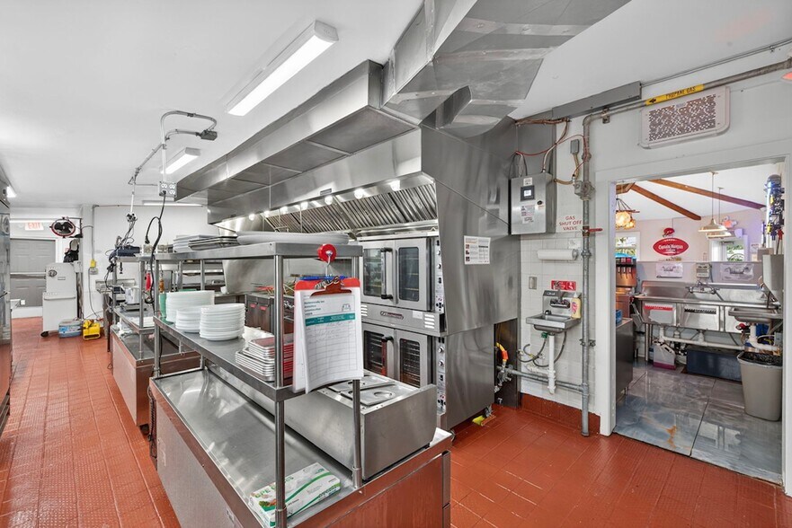 More Photos Of 102 Copeland Ave SW, Everglades City Restaurant For Sale