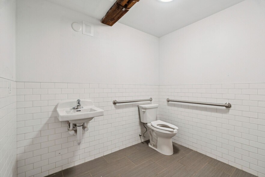 More Photos Of 26 Central St, Woodstock General Retail For Sale