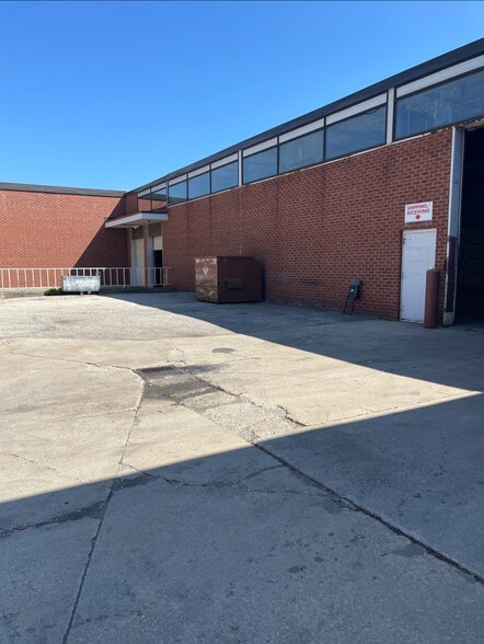 More Photos Of 60 Torlake Cres, Toronto Manufacturing For Sale