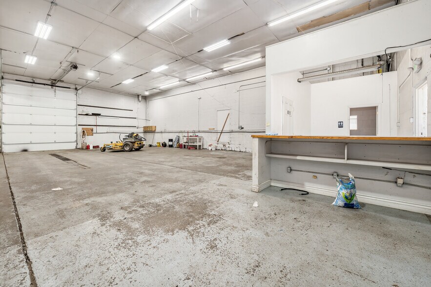 More Photos Of 127 Basin St, Hebron Warehouse For Sale