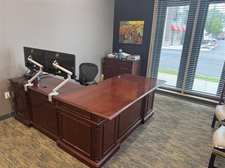 More Photos Of 117 Perspective Dr, Granger Office For Lease