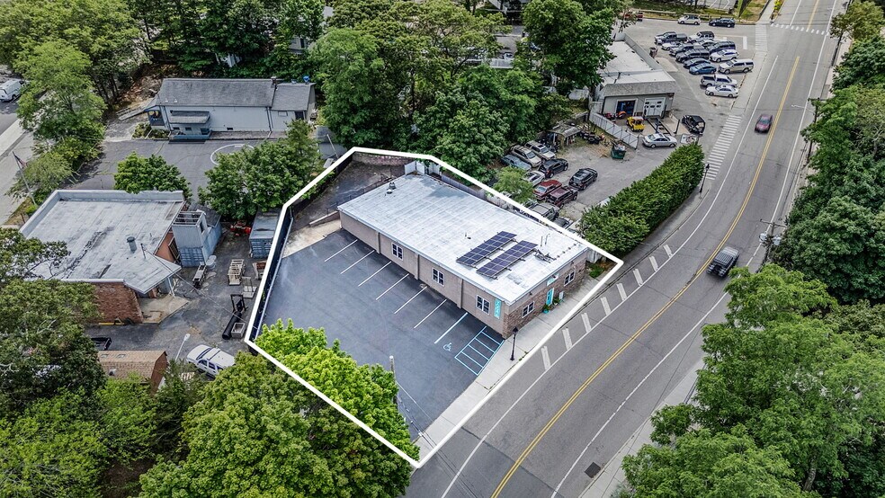 More Photos Of 6 New York Ave, Sound Beach Bar For Sale