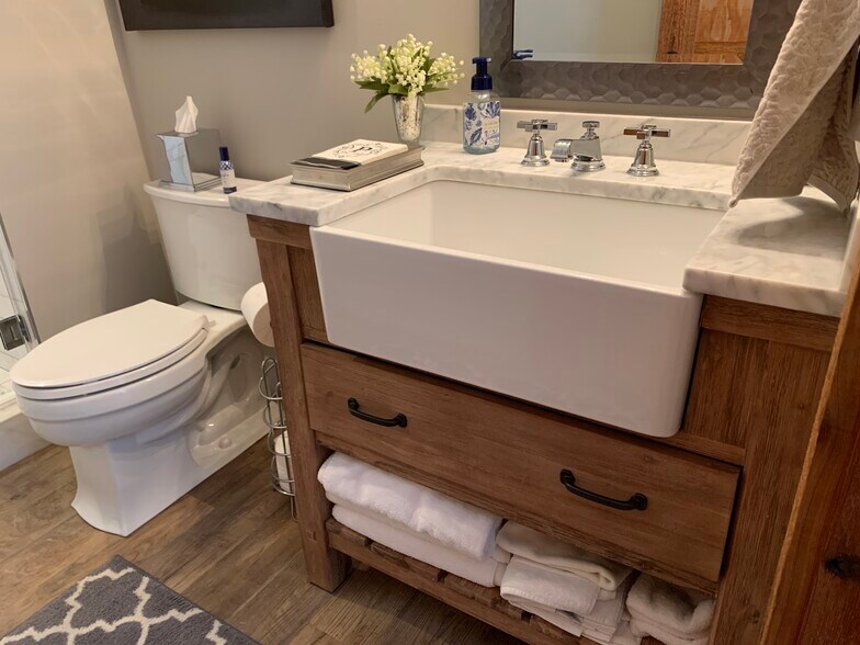 More Photos Of 2108-2260 Ferry Rd, Naperville Showroom For Sale