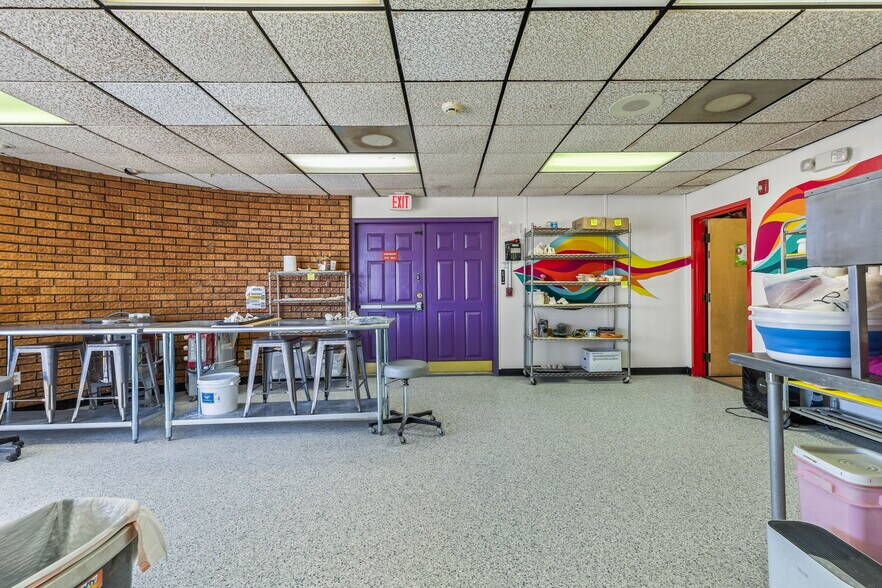 More Photos Of 11223 NW 10th St, Oklahoma City Daycare Center For Sale