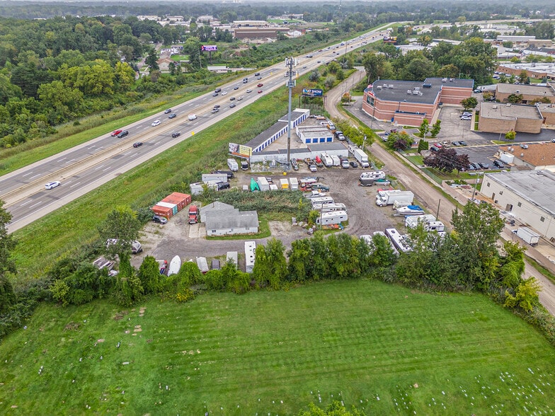 More Photos Of 33833 Garnet St, Clinton Township Self Storage For Sale