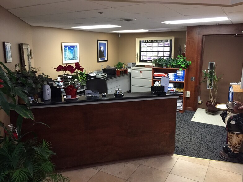 More Photos Of 15426 70th Ct, Orland Park Light Distribution For Lease