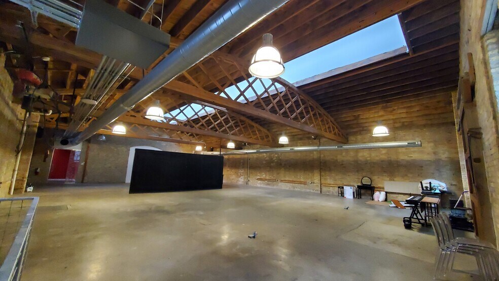 More Photos Of 831 Chicago Ave, Evanston Storefront Retail Office For Lease