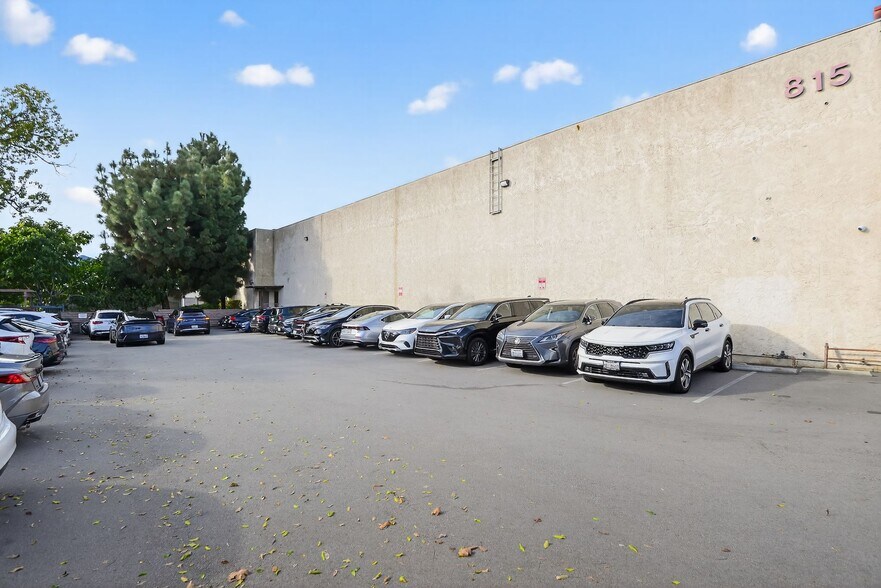 More Photos Of 815 S Central Ave, Glendale Office For Sale