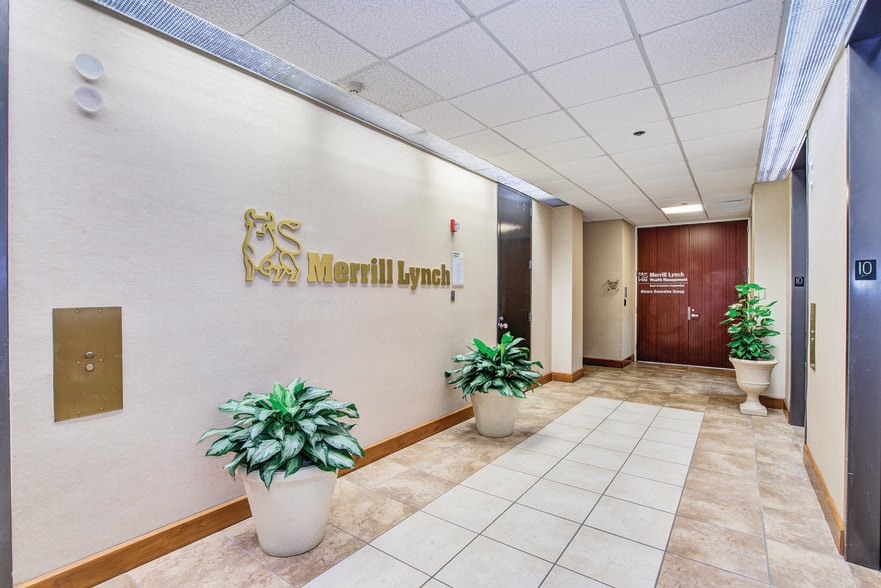 More Photos Of 200 S 10th St, McAllen Office For Lease