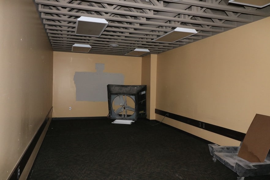 More Photos Of 3155 N College Ave, Fayetteville Storefront Retail Office For Lease