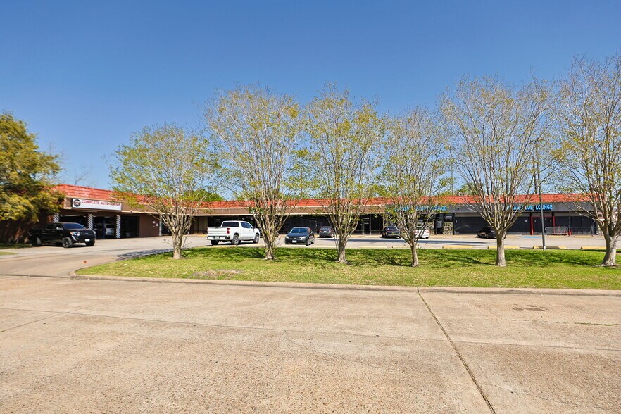 More Photos Of 13660-13670 Westheimer Rd, Houston Auto Repair For Sale