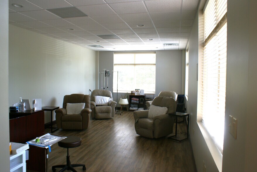 More Photos Of 1320 Dowell Springs Blvd, Knoxville Office For Lease