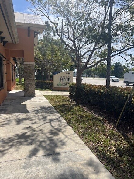 More Photos Of 11380 Bonita Beach Rd SE, Bonita Springs Medical For Lease