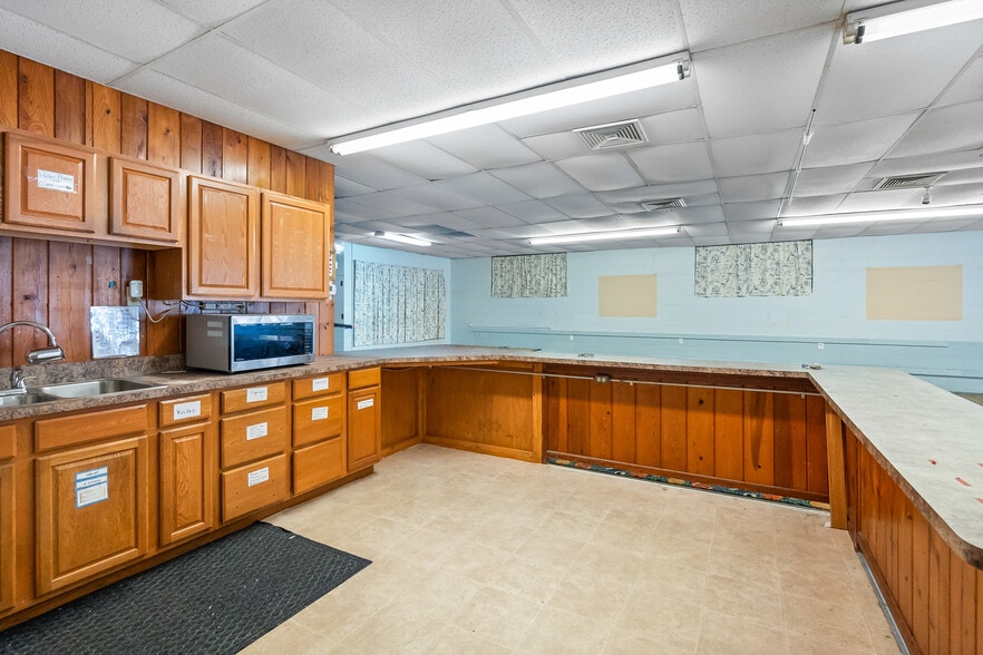 More Photos Of 855 W Desoto St, Clermont Specialty For Lease